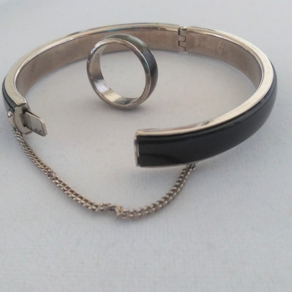 Vintage Onxy bracelet & Enamel Ring - Picture 3 of 8